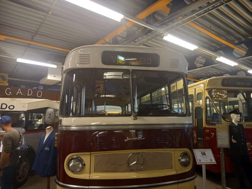 Het Nationaal Bus Museum Hoogezand - Gezinsuitje in provincie Groningen